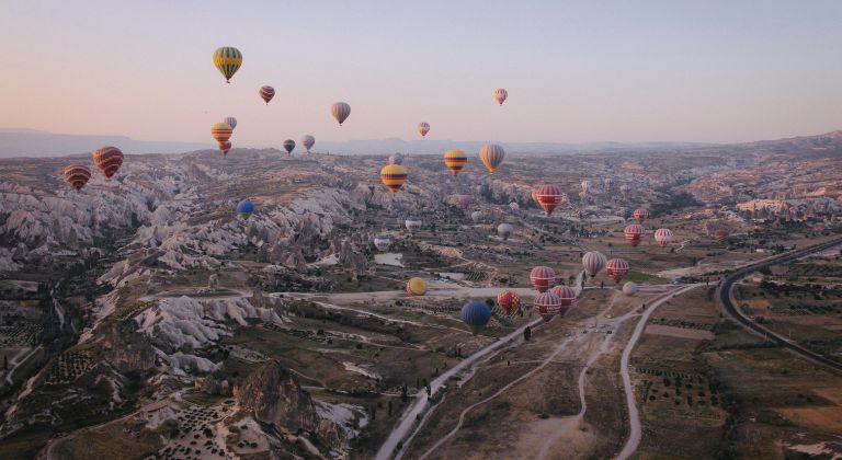 المناطيد الهوائية في مدينة ديرنكويو